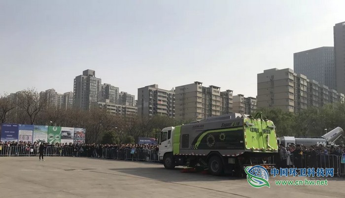 中聯(lián)環(huán)境攜多款環(huán)衛(wèi)新品亮相長(zhǎng)安 全方位服務(wù)美麗陜西 中聯(lián)環(huán)境攜多款環(huán)衛(wèi)新品亮相長(zhǎng)安 全方位服務(wù)美麗陜西